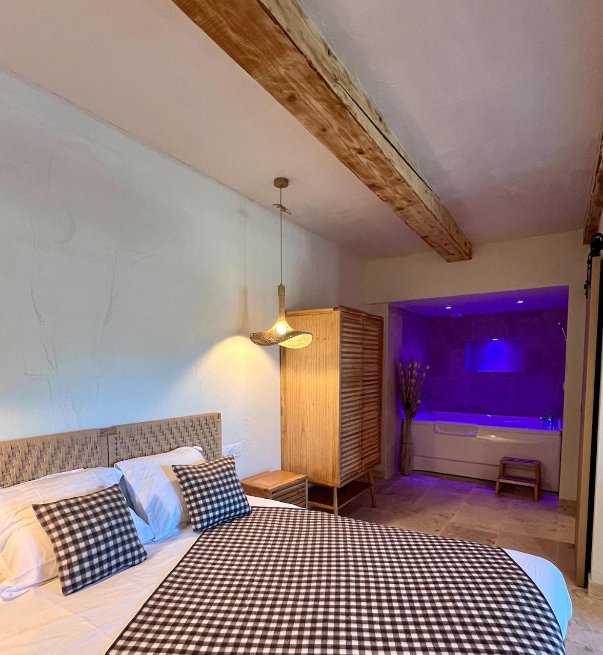 King Suite Spa Bath